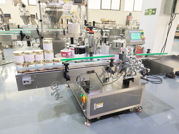 全自動(dòng)圓瓶貼標(biāo)機(jī)實(shí)拍圖