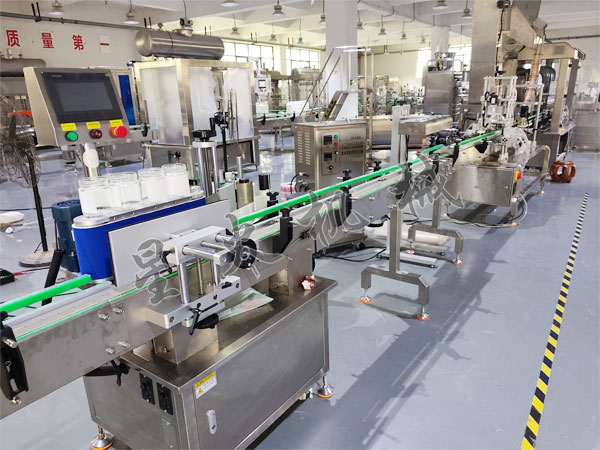 全自動(dòng)搓滾式圓瓶貼標(biāo)機(jī)實(shí)拍圖