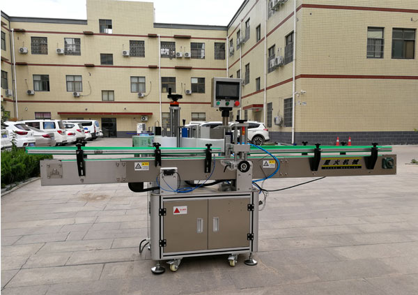 全自動(dòng)貼標(biāo)機(jī)實(shí)拍圖